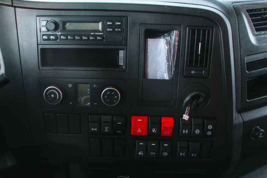 Седельный тягач SX42586W385C X3000 6х6 фото 17