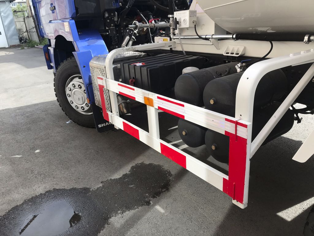 Автобетоносмеситель F3000 6x4 фото 4 Автобетоносмеситель F3000 6x4 фото 4