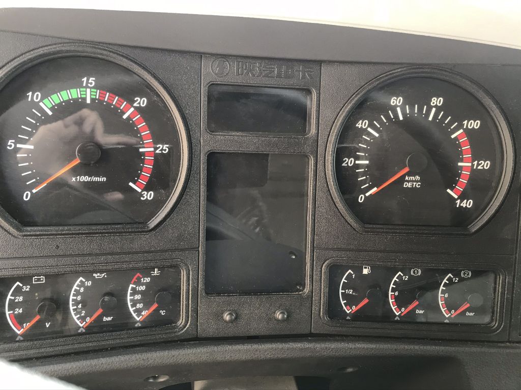 Автобетоносмеситель F3000 6x4 фото 8 Автобетоносмеситель F3000 6x4 фото 8