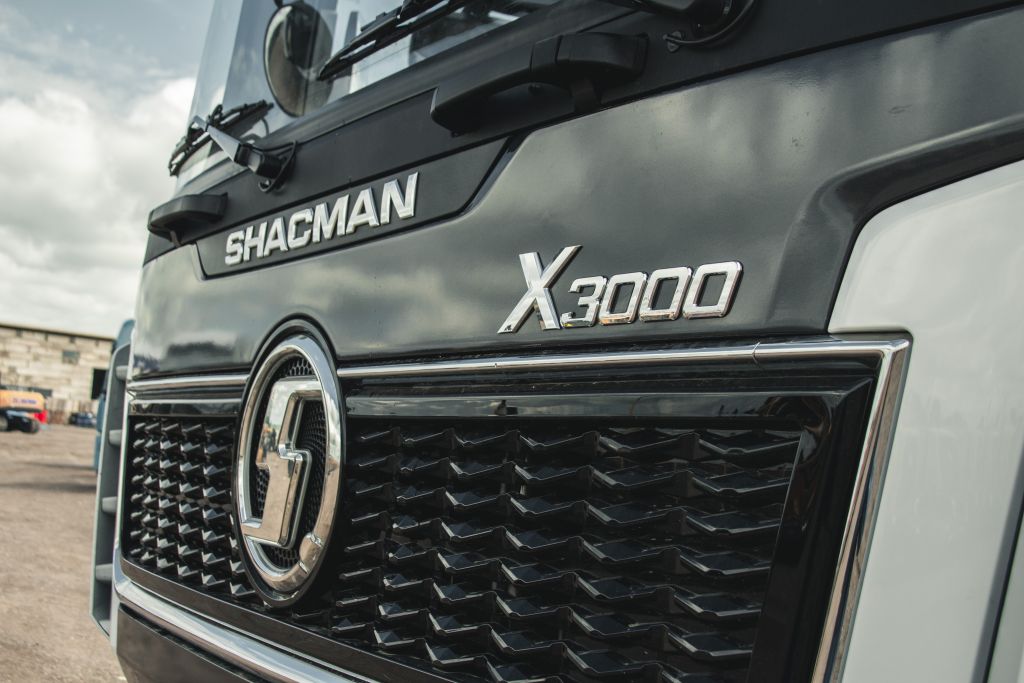 Седельный тягач Shacman SX42584W324C X3000 6х4 фото 8