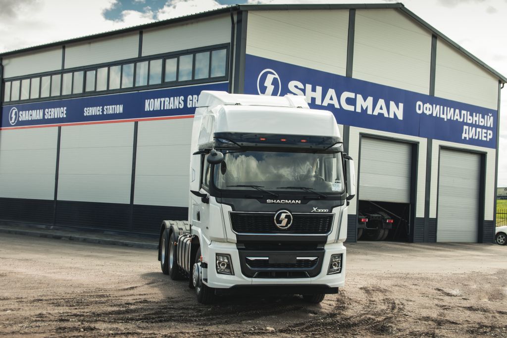 Седельный тягач Shacman SX42584W324C X3000 6х4 фото 1