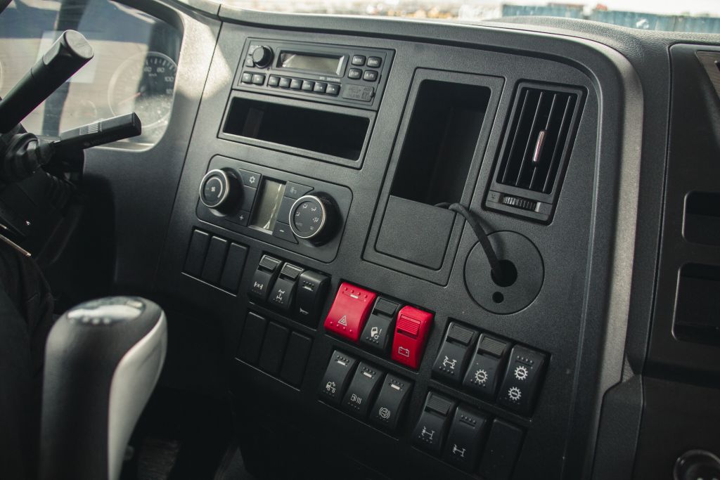 Седельный тягач SX42586V385 X3000 6х6 фото 8